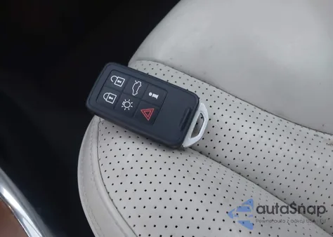 2014 Volvo Xc60 T6 R-Design Platinum z USA, uszkodzony, nr VIN YV4902DZ1E2545631